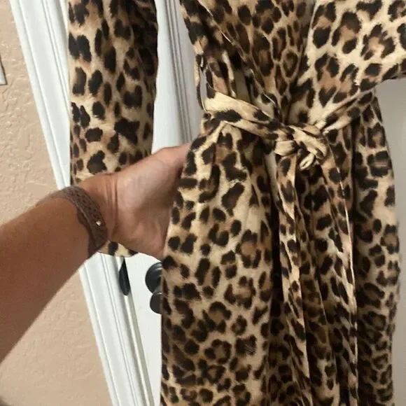 Main Strip Robe  - Picture 2 of 6